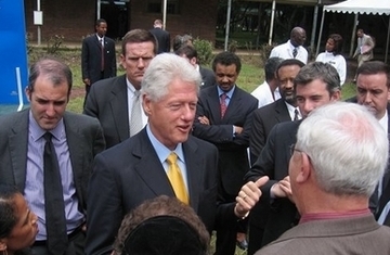 Bill Clinton Pledges Support to Fight AIDS in Ethiopia
