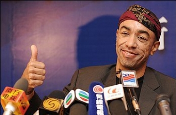 Obama’s half brother steps into spotlight