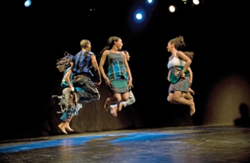 Ethiopian troupe brings shoulder dancing to L.A.