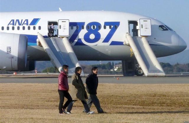 787 Dreamliner Battery Troubles Put Boeing on Edge