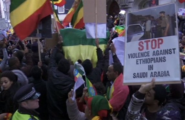 Ethiopians Demonstrate Outside Saudi Embassy in London (BBC News)
