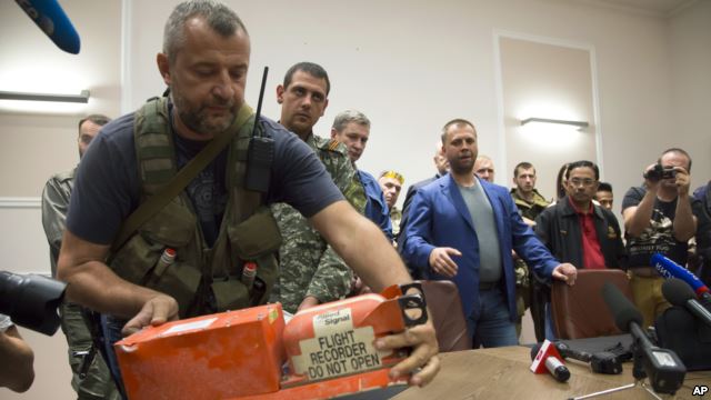 Ukraine Rebels Surrender Downed Airliner Black Boxes to Malaysia