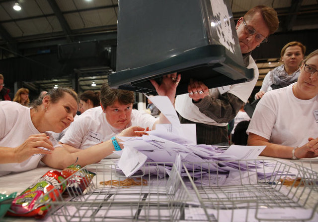 Scotland Rejects Independence From Britain in a Close Vote