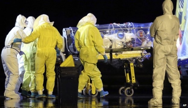 Spanish Nurse Becomes First Person to Contract Ebola Outside of Africa (Video)