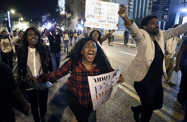 Ethiopian-Israelis Want Police Officer Who Beat Soldier To Go On Trial