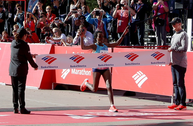 Tirunesh Dibaba Wins Chicago Marathon