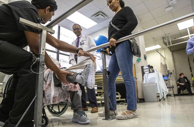 Dallas Doctor From Ethiopia Uses Homeland Words in Practice